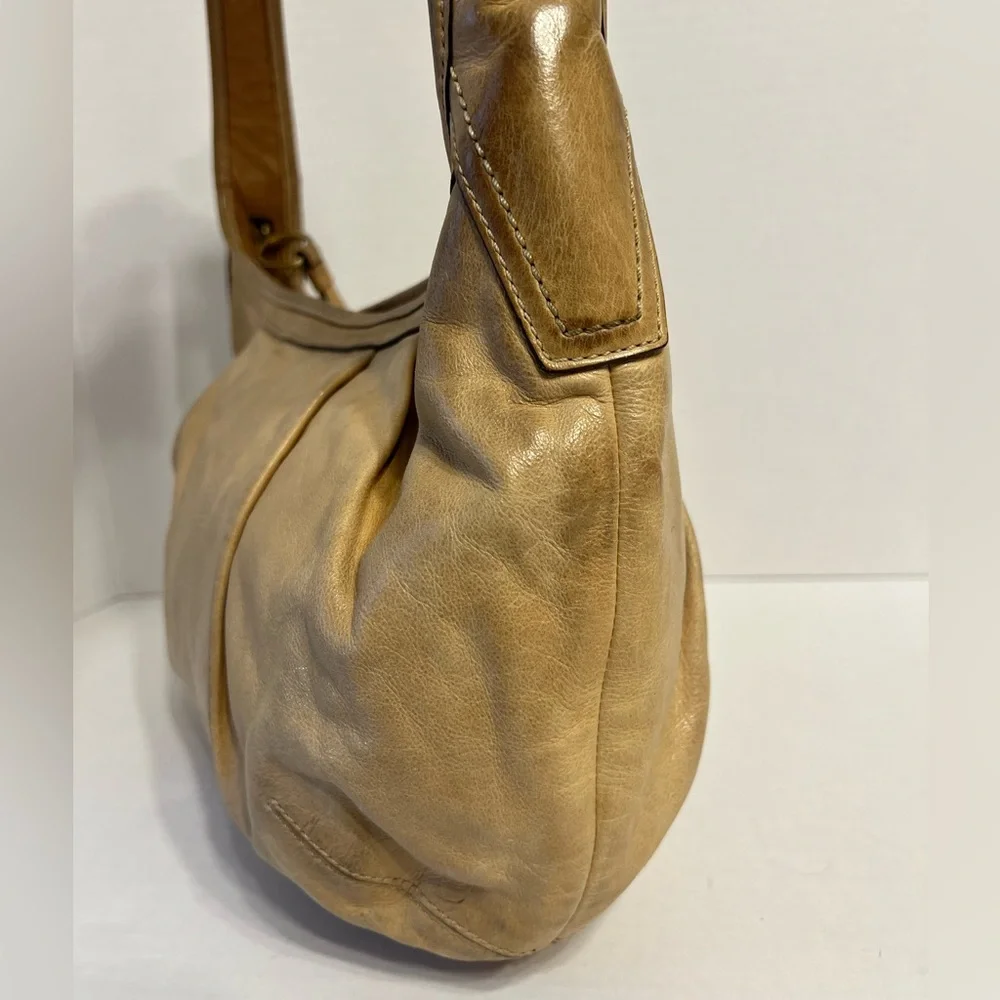 Coach vintage Ergo Y2K pleated half moon leather hobo Camel‎ style # 12235